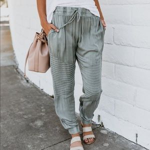 Vici Light Pocketed Piper Joggers. NEVER WORN!!